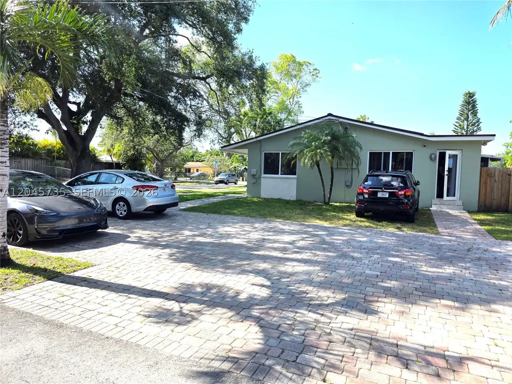 2111 N 26th Avenue Hollywood FL 33020