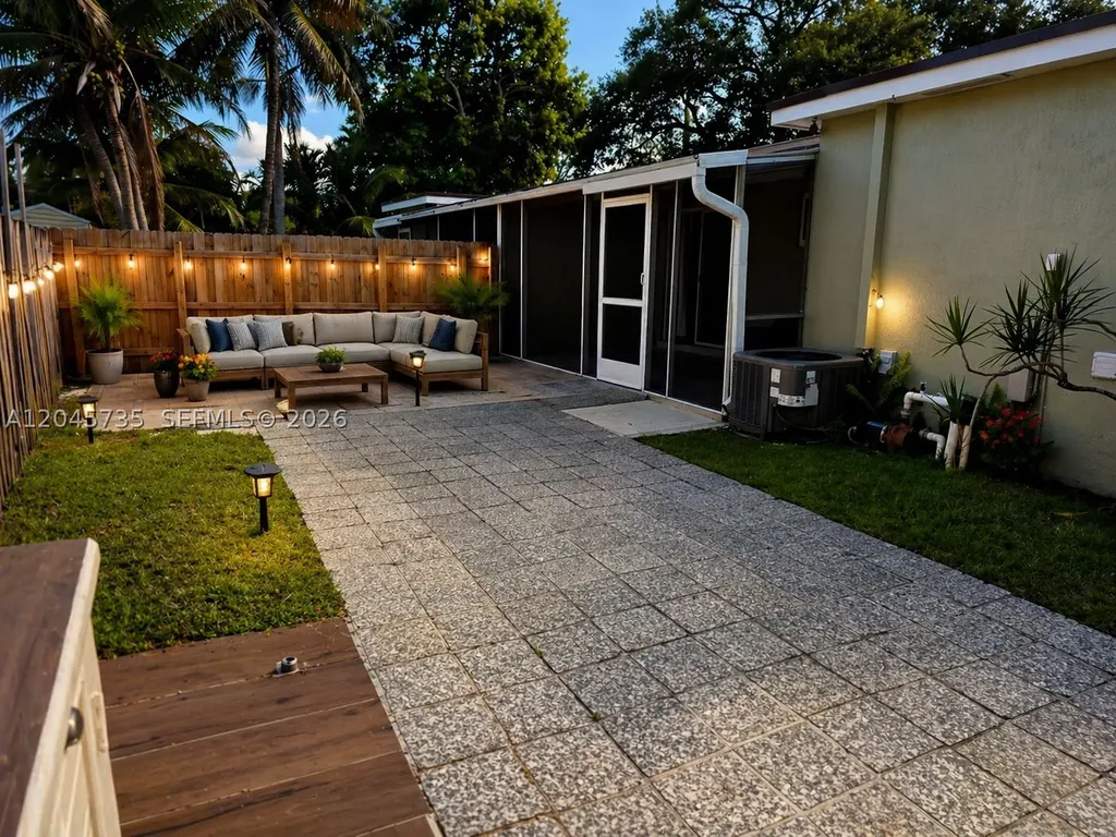 2111 N 26th Avenue Hollywood FL 33020