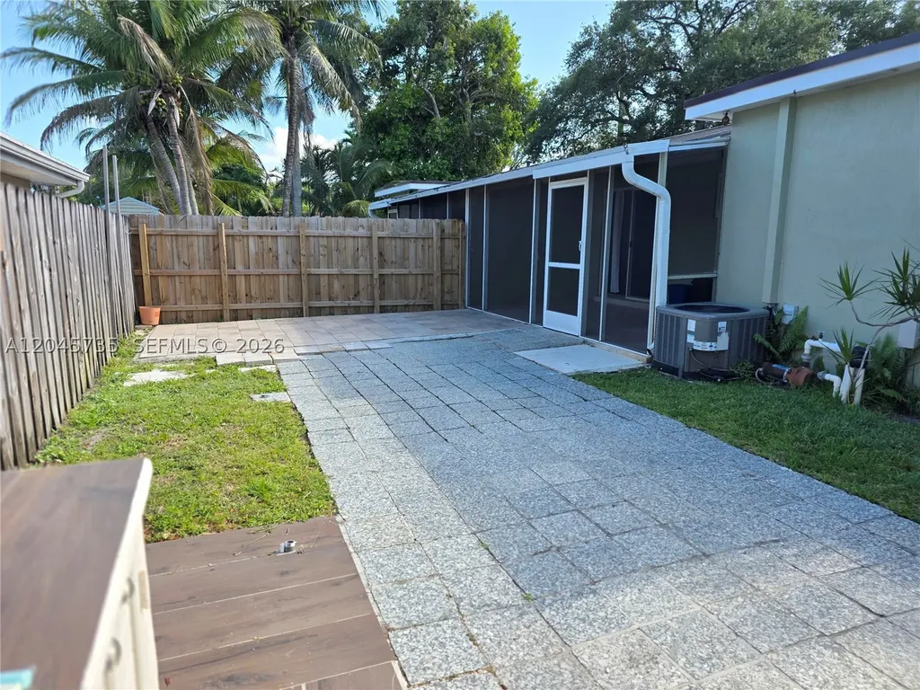 2111 N 26th Avenue Hollywood FL 33020