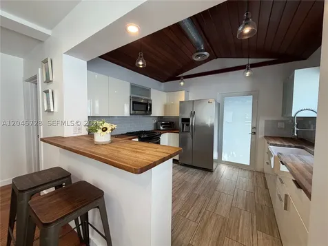 2112 SW 60th Court Miami FL 33155