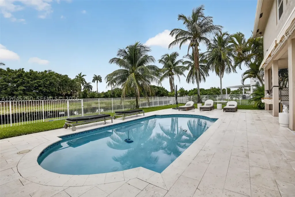 981 Waterside Circle Weston FL 33327