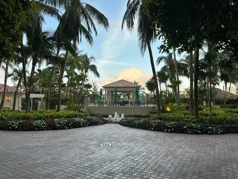 19501 W Country Club Drive Aventura FL 33180