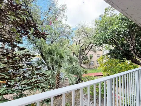 8411 NW 8th Street Miami FL 33126