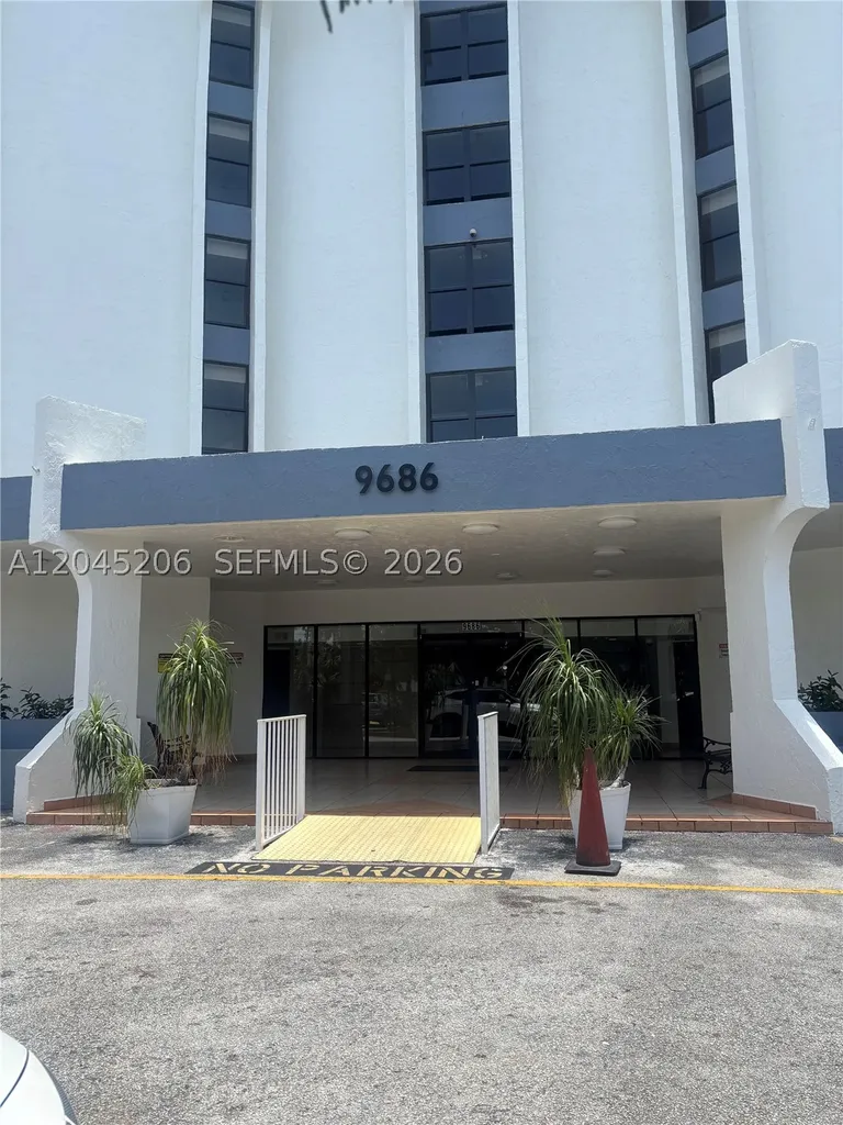 9686 Fontainebleau Boulevard Miami FL 33172
