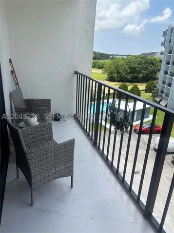 9686 Fontainebleau Boulevard Miami FL 33172