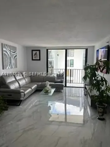 9686 Fontainebleau Boulevard Miami FL 33172
