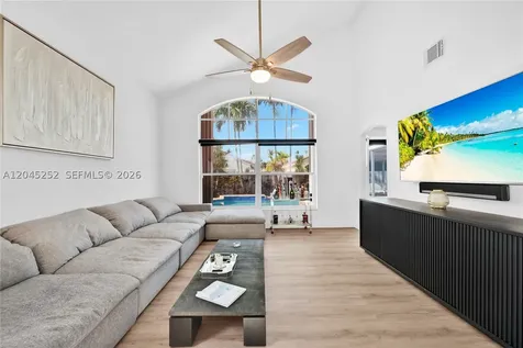 18910 NW 10th Terrace Pembroke Pines FL 33029