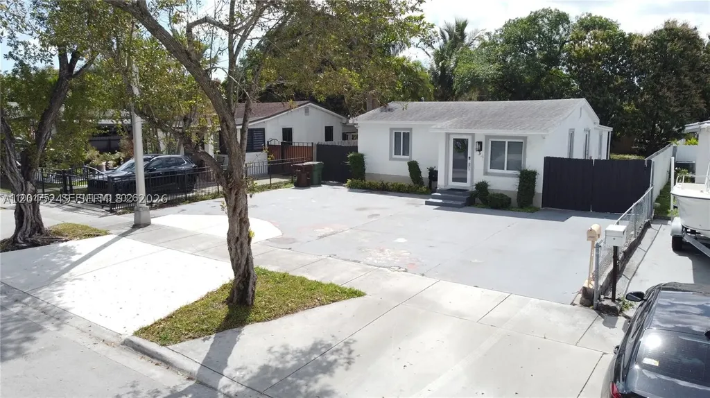 734 W 32nd Street Hialeah FL 33012