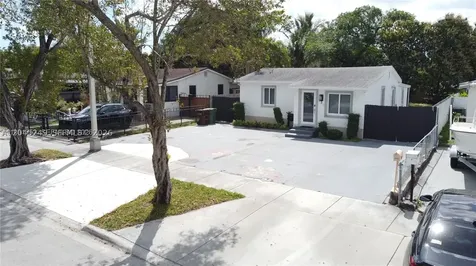 734 W 32nd Street Hialeah FL 33012