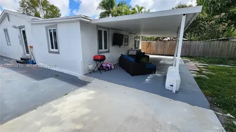 734 W 32nd Street Hialeah FL 33012