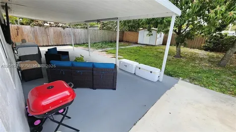734 W 32nd Street Hialeah FL 33012