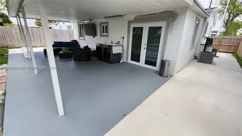 734 W 32nd Street Hialeah FL 33012