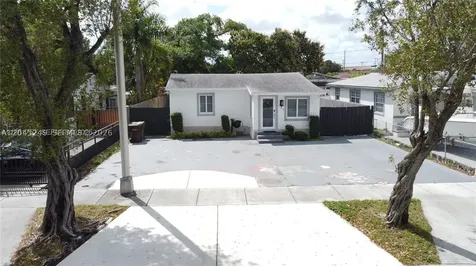 734 W 32nd Street Hialeah FL 33012
