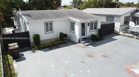 734 W 32nd Street Hialeah FL 33012