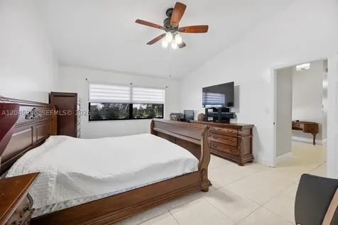 4870 Hawkes Bluff Avenue Davie FL 33331