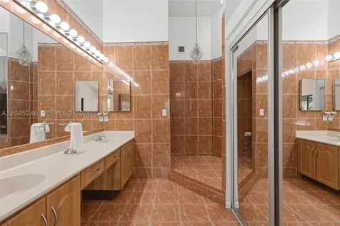 8165 NW 187th Terrace Hialeah FL 33015