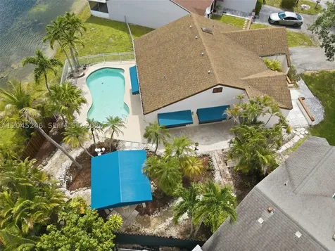 8165 NW 187th Terrace Hialeah FL 33015