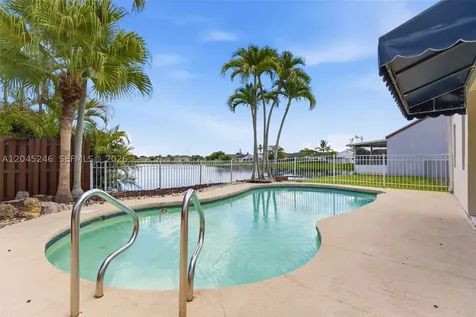 8165 NW 187th Terrace Hialeah FL 33015