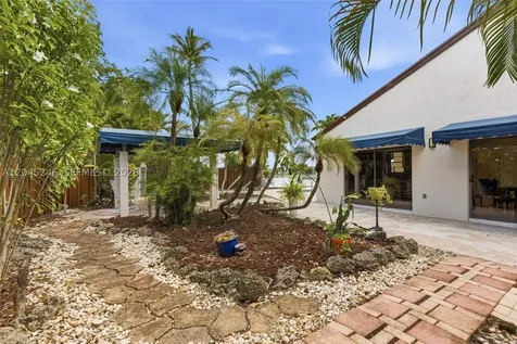8165 NW 187th Terrace Hialeah FL 33015