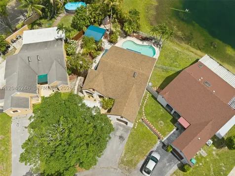 8165 NW 187th Terrace Hialeah FL 33015