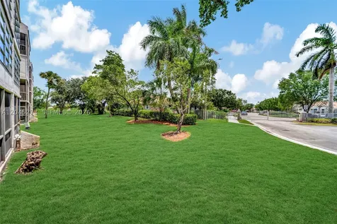 2571 Aragon Boulevard Sunrise FL 33322