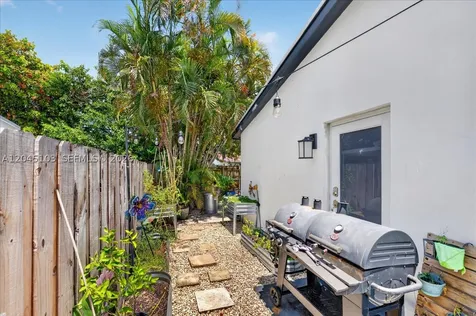 1131 N 75th Avenue Hollywood FL 33024