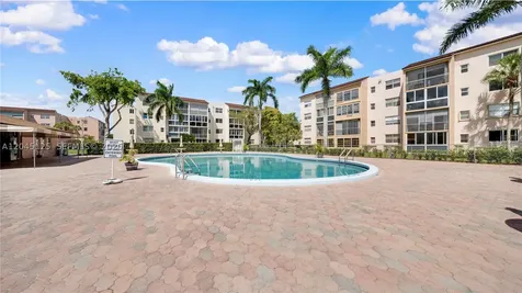 2861 Somerset Drive Lauderdale Lakes FL 33311