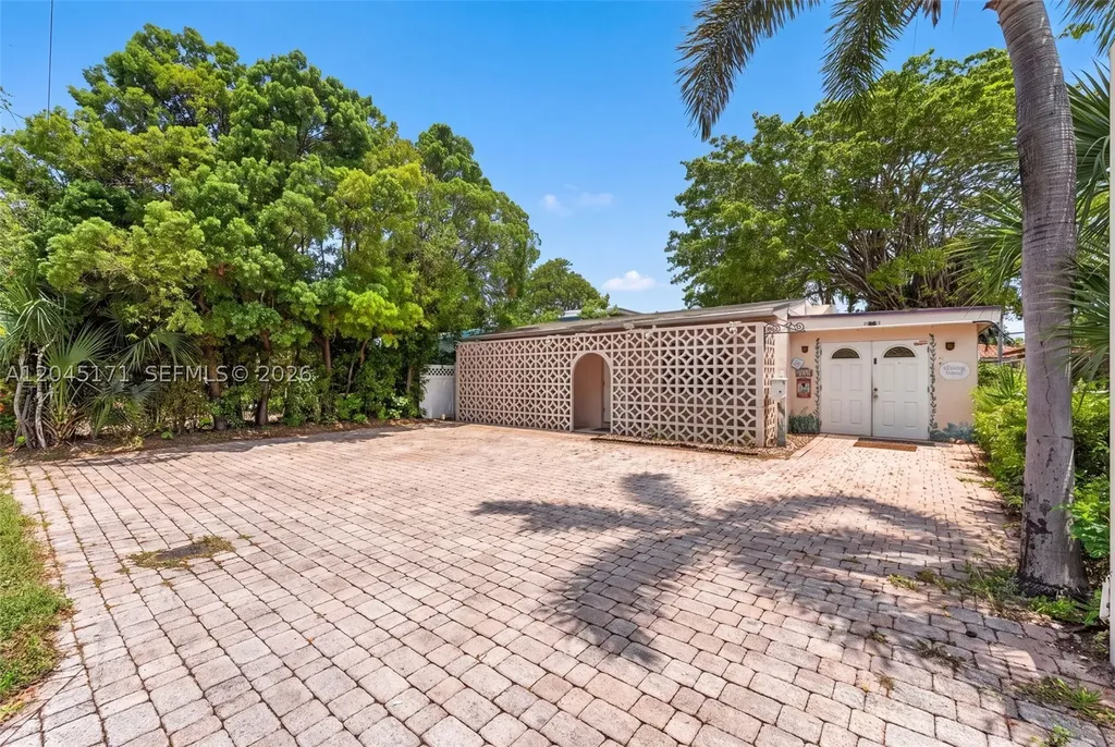 1805 N Dixie Highway Fort Lauderdale FL 33305