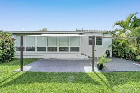 9040 Carlyle Avenue Surfside FL 33154