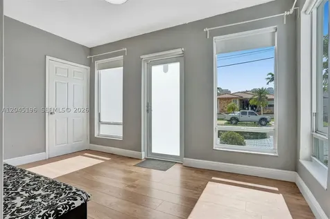 9040 Carlyle Avenue Surfside FL 33154