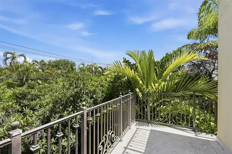 592 Fernwood Road Key Biscayne FL 33149