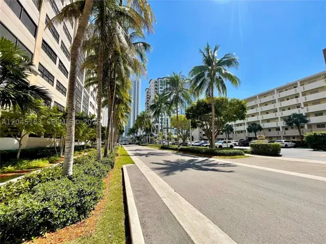 220 Kings Point Drive Sunny Isles Beach FL 33160