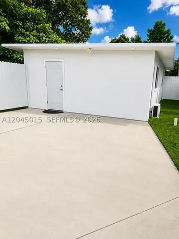 23 Miami Gardens Road West Park FL 33023
