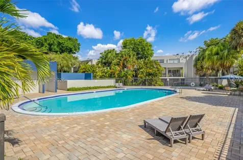 20 NW 87th Avenue Miami FL 33172