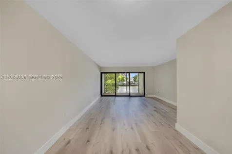 20 NW 87th Avenue Miami FL 33172