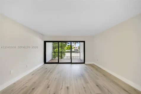 20 NW 87th Avenue Miami FL 33172