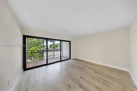 20 NW 87th Avenue Miami FL 33172
