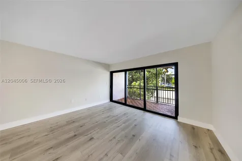 20 NW 87th Avenue Miami FL 33172