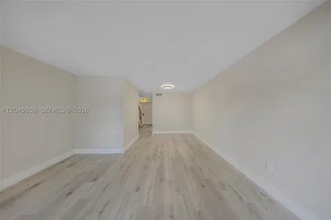 20 NW 87th Avenue Miami FL 33172