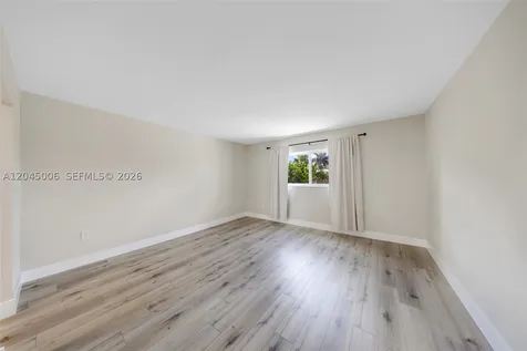 20 NW 87th Avenue Miami FL 33172