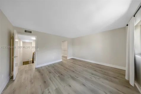 20 NW 87th Avenue Miami FL 33172