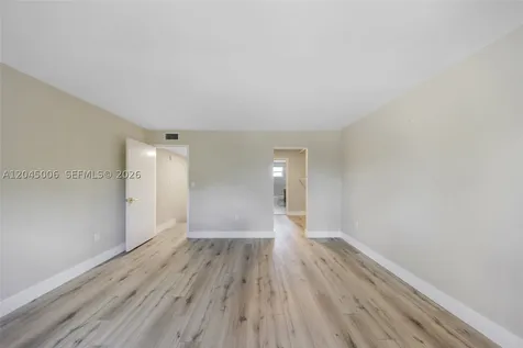 20 NW 87th Avenue Miami FL 33172