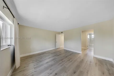 20 NW 87th Avenue Miami FL 33172