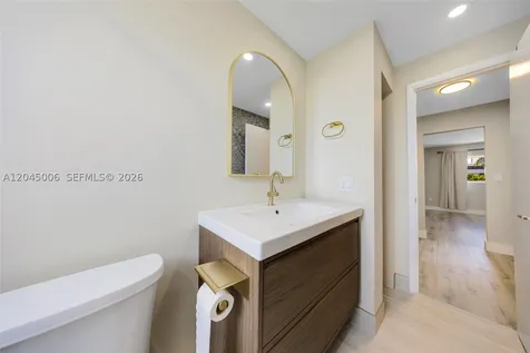 20 NW 87th Avenue Miami FL 33172