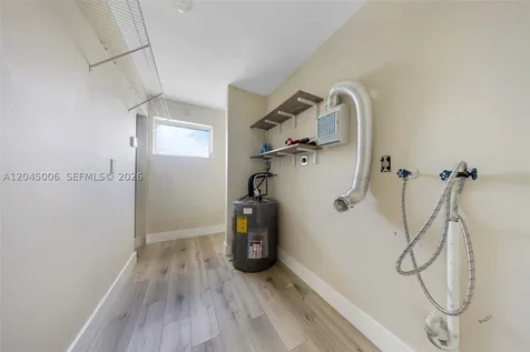 20 NW 87th Avenue Miami FL 33172