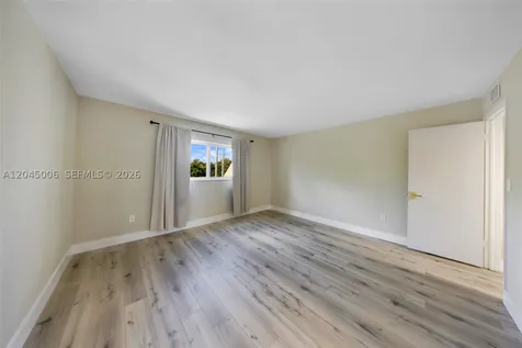 20 NW 87th Avenue Miami FL 33172