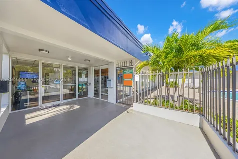 20 NW 87th Avenue Miami FL 33172
