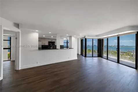 1000 Quayside Terrace Miami FL 33138