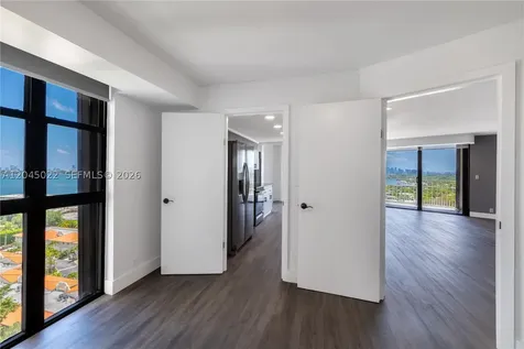 1000 Quayside Terrace Miami FL 33138