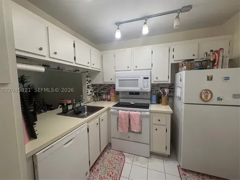 9340 Lagoon Place Davie FL 33324